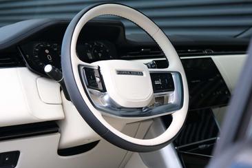 Land Rover Range Rover P550e — photo 13