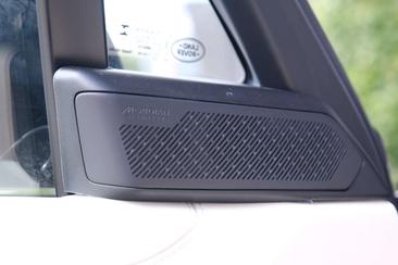 Land Rover Range Rover P550e — photo 14
