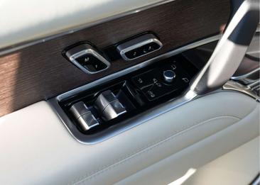 Land Rover Range Rover P460e — photo 16