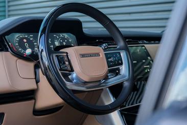 Land Rover Range Rover P550e — photo 16
