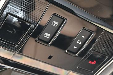Land Rover Range Rover P460e — photo 22