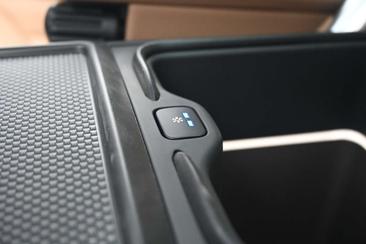 Land Rover Range Rover P460e — photo 23