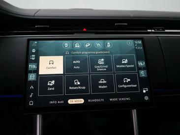 Land Rover Range Rover P550e — photo 28