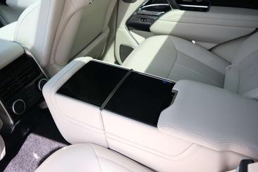 Land Rover Range Rover P550e — photo 18