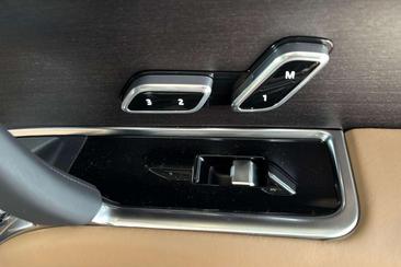 Land Rover Range Rover P460e — photo 11