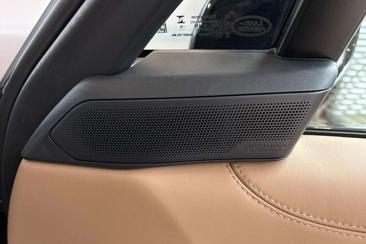 Land Rover Range Rover P460e — photo 12