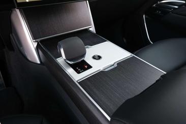 Land Rover Range Rover P460e — photo 17