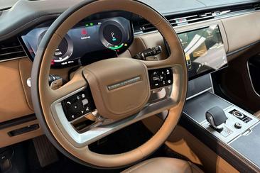 Land Rover Range Rover P460e — photo 16