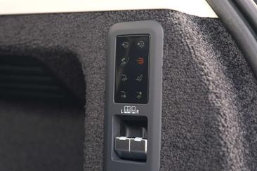 Land Rover Range Rover P550e — photo 26