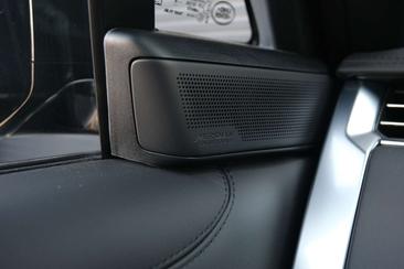 Land Rover Range Rover P460e — photo 24