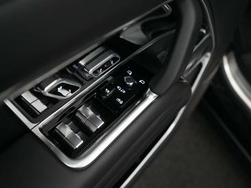 Land Rover Range Rover P550e — photo 40