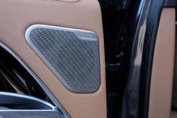 Land Rover Range Rover P550e — photo 28