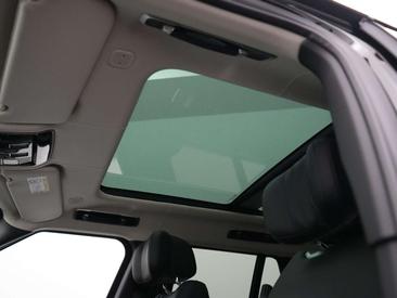 Land Rover Range Rover P550e — photo 44
