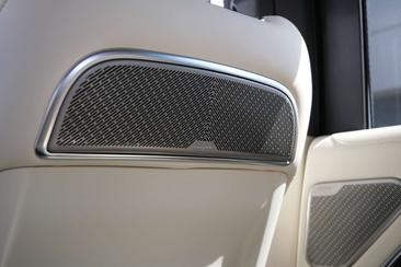 Land Rover Range Rover P550e — photo 32