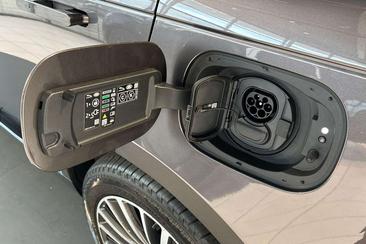 Land Rover Range Rover P460e — photo 23