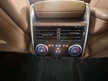 Land Rover Range Rover P400 — photo 22