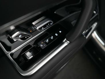 Land Rover Range Rover P550e — photo 46