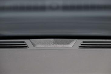 Land Rover Range Rover P550e — photo 37