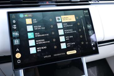 Land Rover Range Rover P550e — photo 37