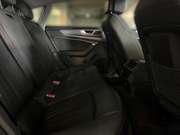 Audi A7 Sportback 40 TDI — photo 14