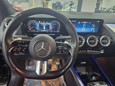 Mercedes GLA 200d — photo 14