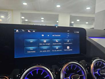 Mercedes GLA 200d — photo 18