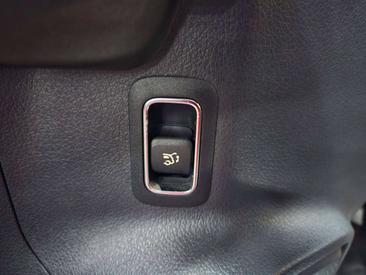 Mercedes GLA 200d — photo 32
