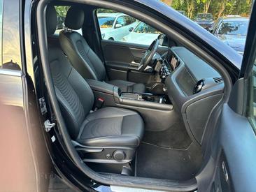 Mercedes GLA 180 — photo 12