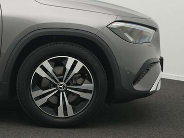 Mercedes GLA 180 — photo 8