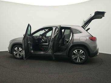 Mercedes GLA 180 — photo 16
