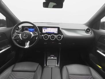 Mercedes GLA 180 — photo 18
