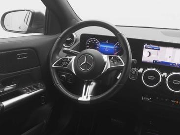 Mercedes GLA 180 — photo 19