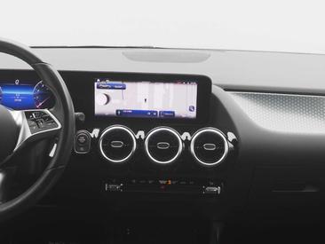 Mercedes GLA 180 — photo 20