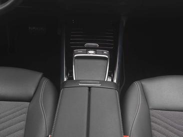 Mercedes GLA 180 — photo 21