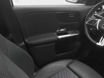 Mercedes GLA 180 — photo 22
