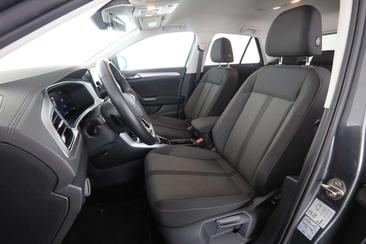 Volkswagen T-Roc 1.5 TSI — photo 9