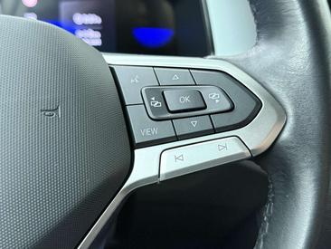 Volkswagen T-Roc 1.5 TSI — photo 9