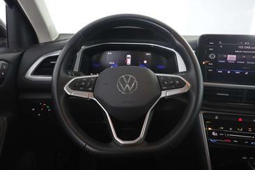 Volkswagen T-Roc 1.5 TSI — photo 12