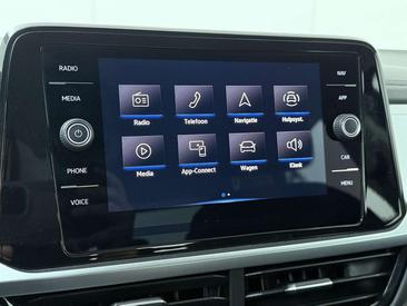 Volkswagen T-Roc 1.5 TSI — photo 13