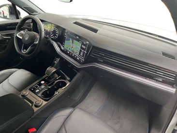 Volkswagen Touareg R EHybrid — photo 3