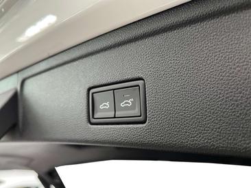 Volkswagen Touareg R EHybrid — photo 6