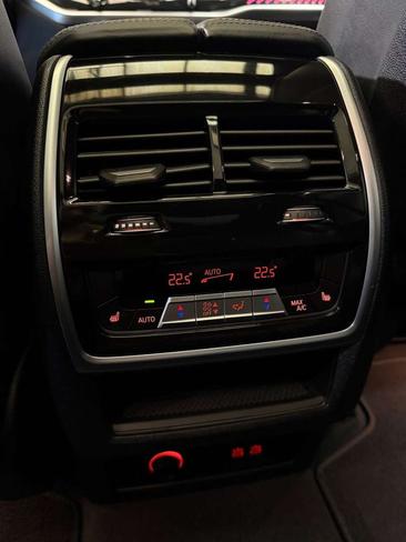BMW X7 M60i — photo 20