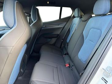 Volvo EX30 — photo 16