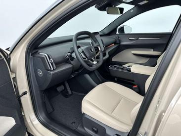 Volvo EX30 P3 Long Range — photo 28
