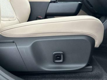 Volvo EX30 P3 Long Range — photo 37