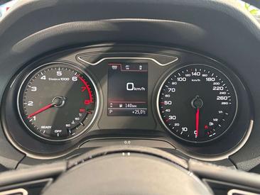 Audi Q2 35 TFSI — photo 12