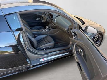Audi R8 Coupé V10 Performance RWD — photo 21