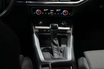 Audi Q3 35 TFSI — photo 19