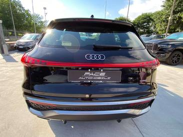 Audi Q5 TFSI — photo 12