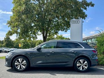 Audi Q8 E-tron Advanced 50 — photo 2